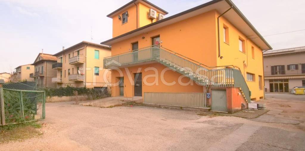 locale commerciale in vendita a Marsciano
