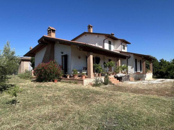 casa indipendente in vendita a Marsciano