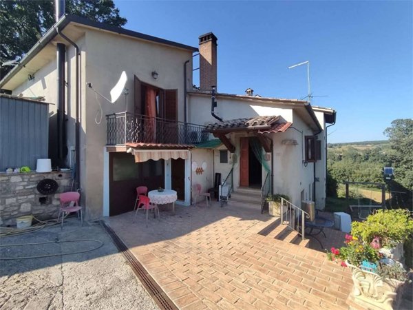 casa indipendente in vendita a Massa Martana