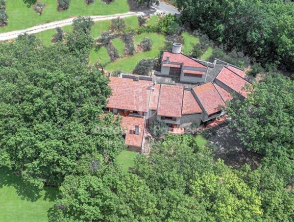 casa indipendente in vendita a Massa Martana