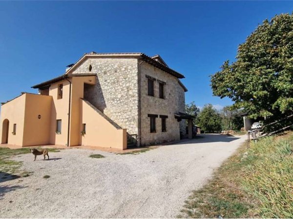 casa indipendente in vendita a Massa Martana in zona Castel Rinaldi