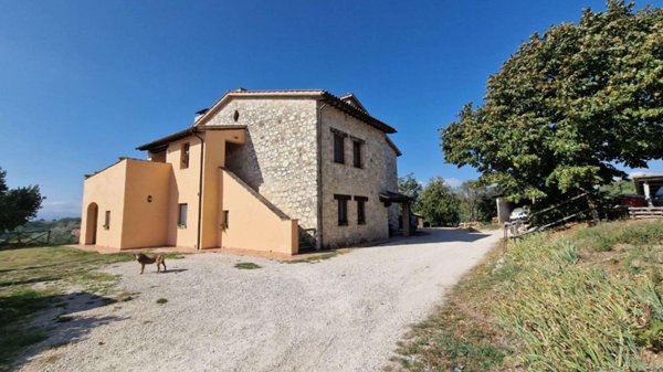 casale in vendita a Massa Martana in zona Castel Rinaldi