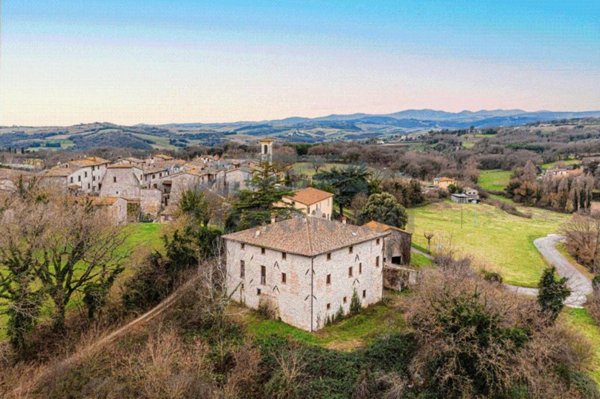 casa indipendente in vendita a Massa Martana in zona Colpetrazzo