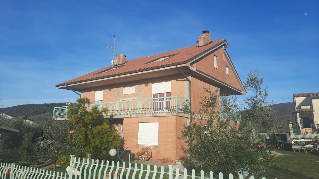 casa indipendente in vendita a Massa Martana in zona Viepri