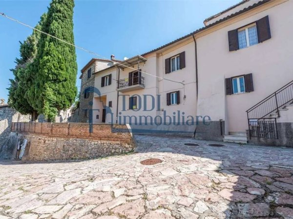 casa indipendente in vendita a Massa Martana in zona Mezzanelli