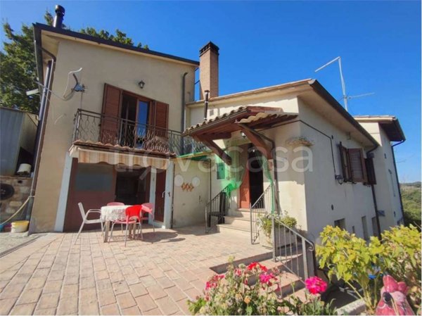 casa indipendente in vendita a Massa Martana