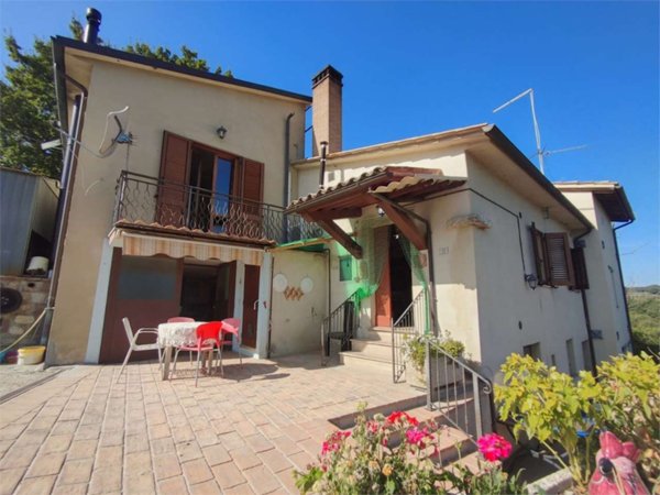 casa indipendente in vendita a Massa Martana