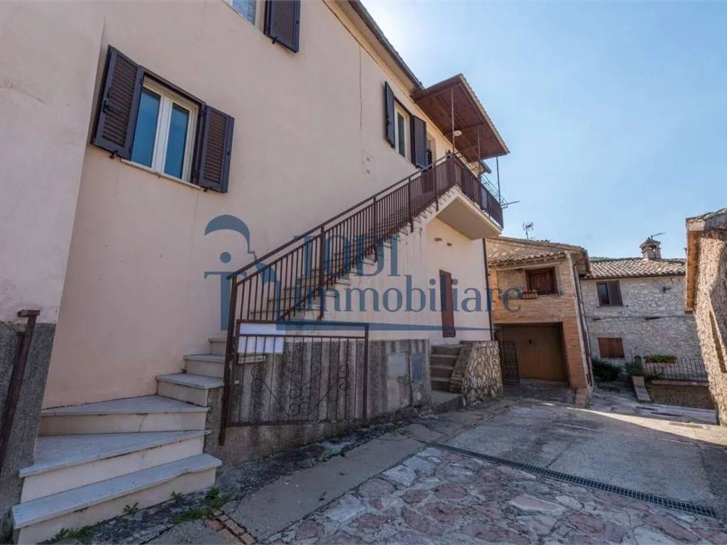 casa indipendente in vendita a Massa Martana in zona Mezzanelli
