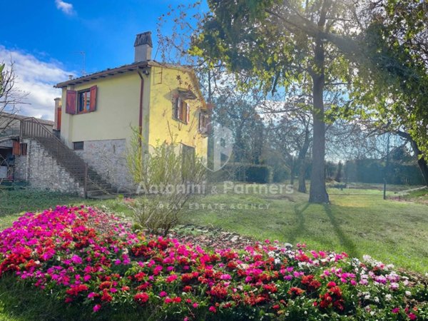 casa indipendente in vendita a Massa Martana