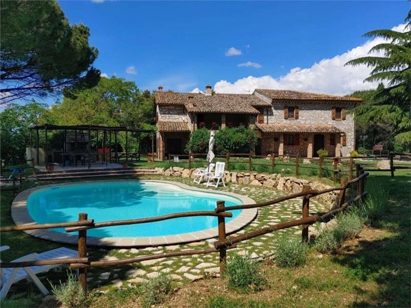casa indipendente in vendita a Massa Martana