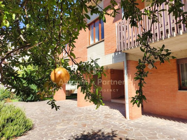 casa indipendente in vendita a Massa Martana