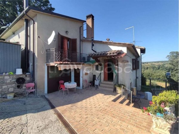 casa indipendente in vendita a Massa Martana