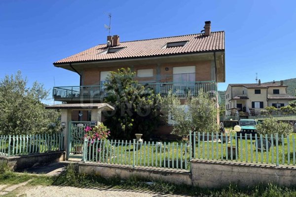 casa indipendente in vendita a Massa Martana in zona Viepri