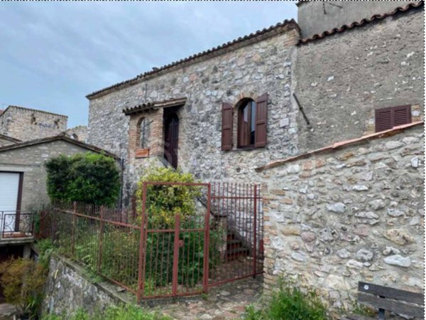 casa indipendente in vendita a Massa Martana in zona Viepri