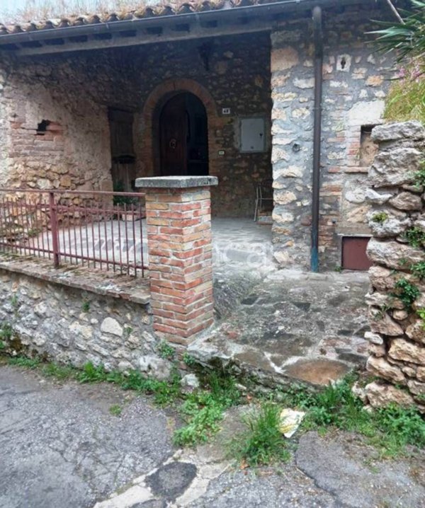 appartamento in vendita a Massa Martana in zona Colpetrazzo