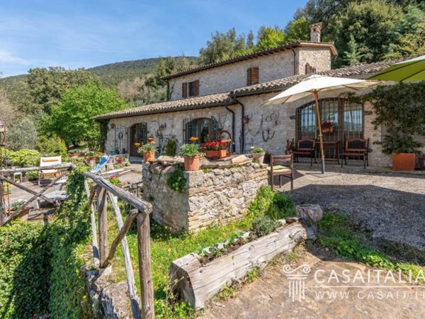 casa indipendente in vendita a Massa Martana
