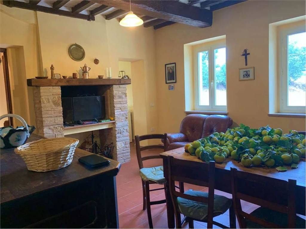 casa indipendente in vendita a Massa Martana