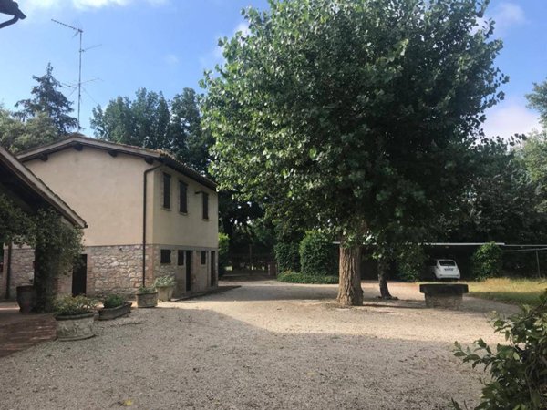 casa semindipendente in vendita a Massa Martana