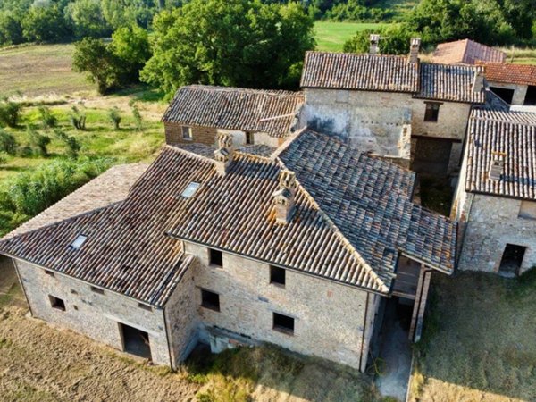 intera palazzina in vendita a Massa Martana