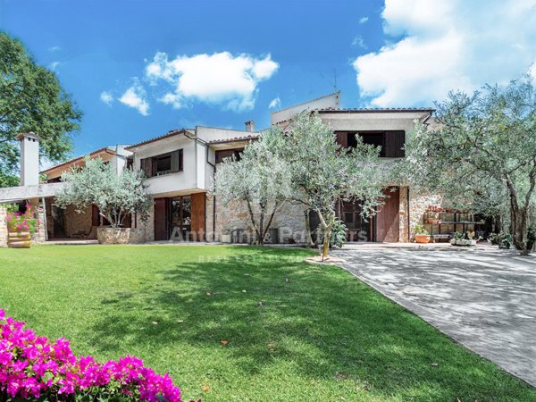 casa indipendente in vendita a Massa Martana