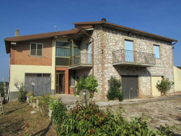casa indipendente in vendita a Massa Martana in zona Viepri