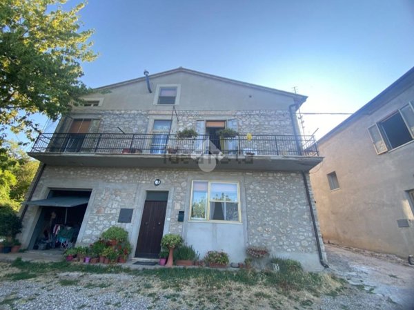 casa indipendente in vendita a Massa Martana