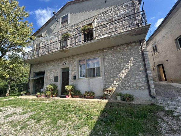 casa indipendente in vendita a Massa Martana