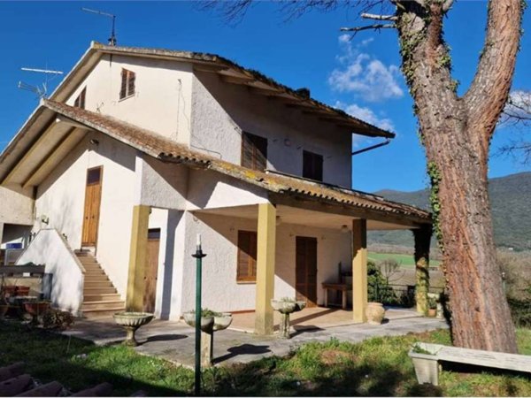 casa indipendente in vendita a Massa Martana