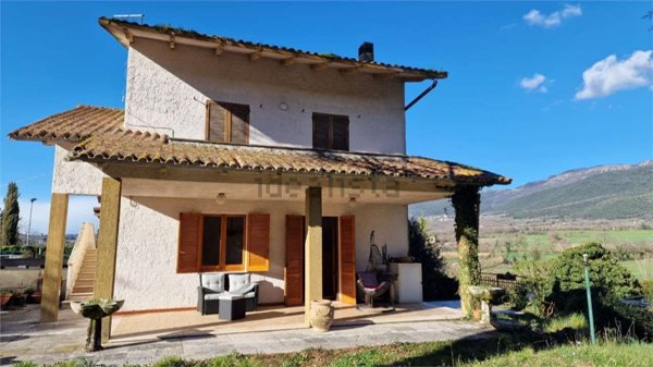 casa indipendente in vendita a Massa Martana