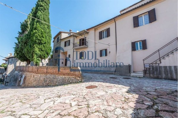 casa indipendente in vendita a Massa Martana in zona Mezzanelli