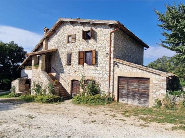 casa indipendente in vendita a Massa Martana