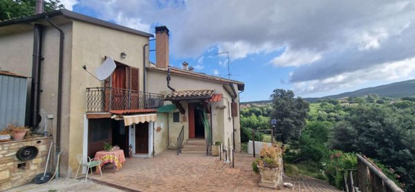 casa indipendente in vendita a Massa Martana