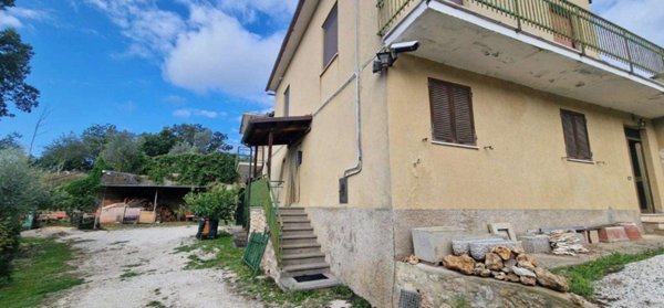casa indipendente in vendita a Massa Martana
