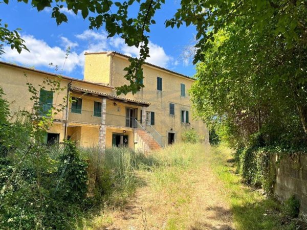 casa indipendente in vendita a Massa Martana
