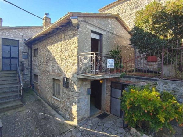 casa indipendente in vendita a Massa Martana in zona Viepri