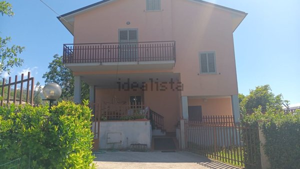 casa indipendente in vendita a Massa Martana