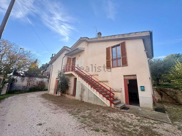 casa indipendente in vendita a Massa Martana