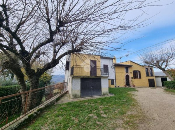 casa indipendente in vendita a Massa Martana