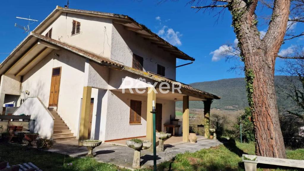 casa indipendente in vendita a Massa Martana