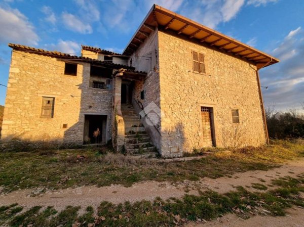 casa indipendente in vendita a Massa Martana