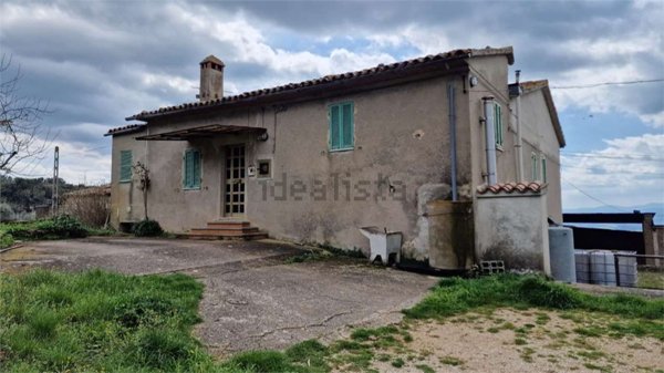 casa indipendente in vendita a Massa Martana