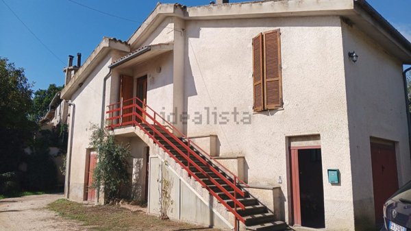 casa indipendente in vendita a Massa Martana