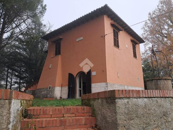 casa indipendente in vendita a Massa Martana in zona Colpetrazzo