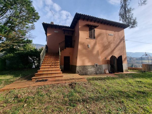 casa indipendente in vendita a Massa Martana in zona Colpetrazzo
