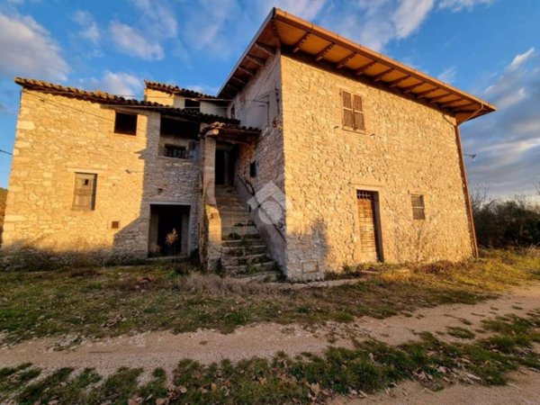 casa indipendente in vendita a Massa Martana
