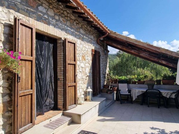 casale in vendita a Massa Martana