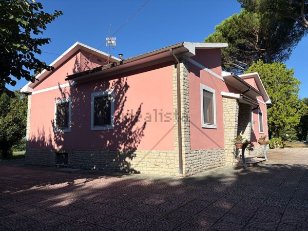 casa indipendente in vendita a Massa Martana