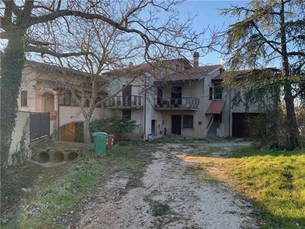 casa indipendente in vendita a Massa Martana