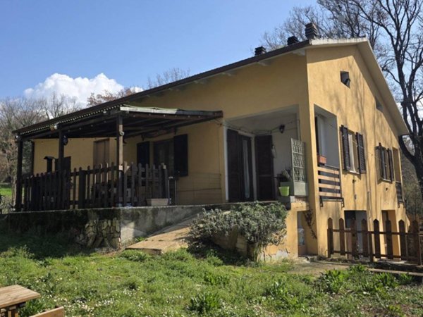 casa indipendente in vendita a Massa Martana