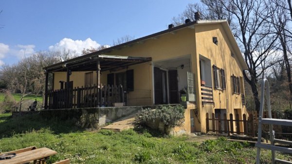 casa indipendente in vendita a Massa Martana
